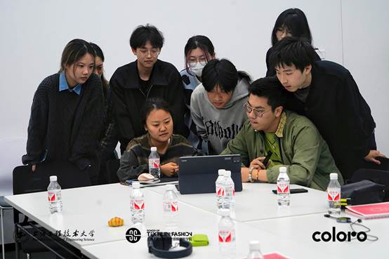 一群人在桌子边

AI 生成的内容可能不正确。